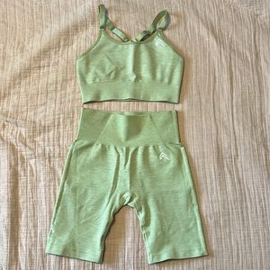 Classic seamless matching set